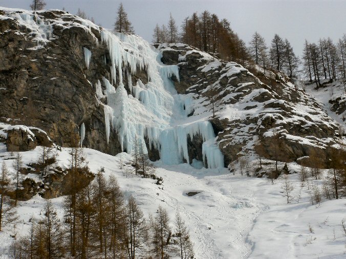 Rebruyant 006.jpg - La cascade de Rebruyant dans la valle d'Avrole